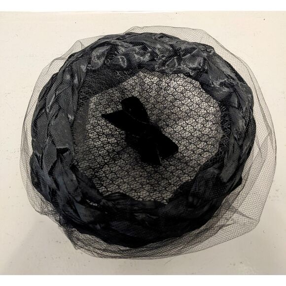 Vintage "Black Widow" Mid-Century Woven Raffia, Netting & Velvet Bow Pillbox Hat - Picture 8 of 11